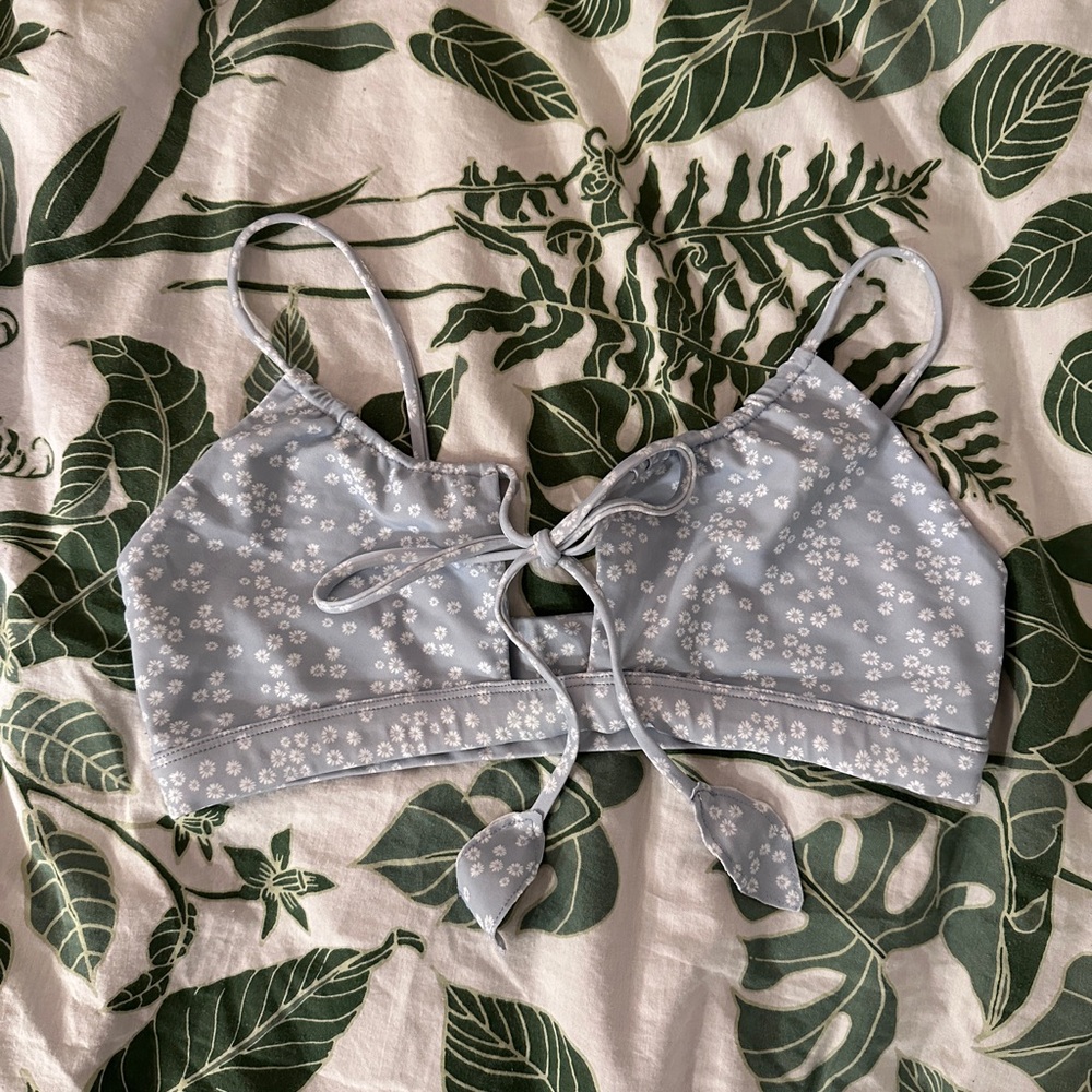 Benoa Ari top in May